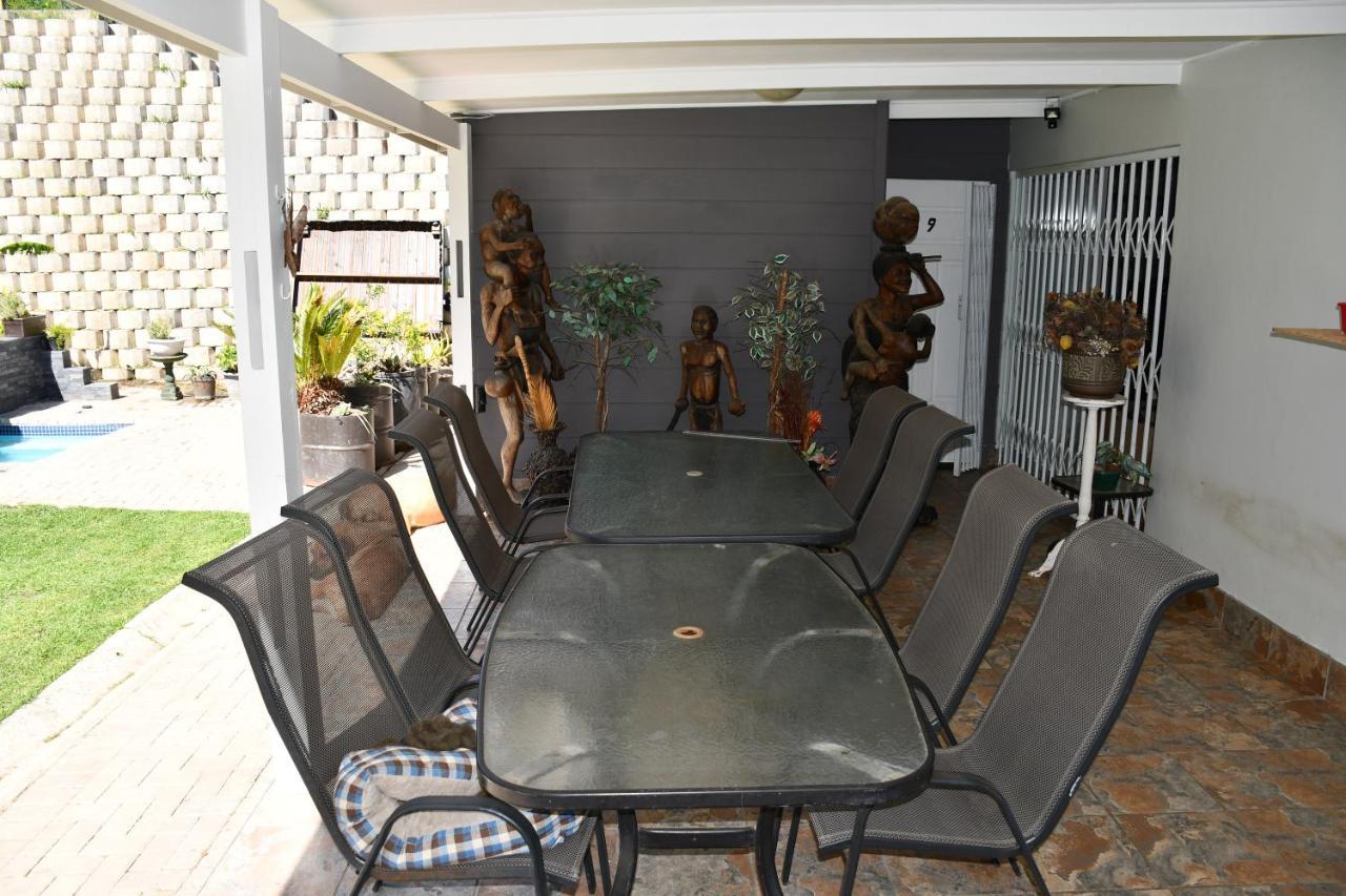 Friendz Guesthouse นิสนา ภายนอก รูปภาพ